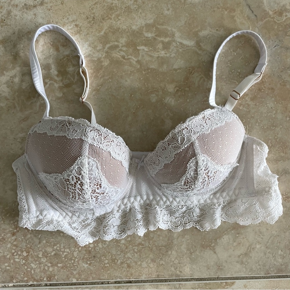White lacy Intimissimi bra